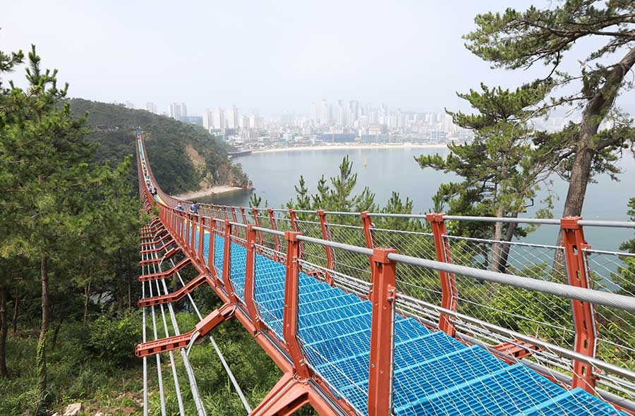 Daewangam Suspension Bridge in Ulsan (Ulsan Metropolitan City Office)
