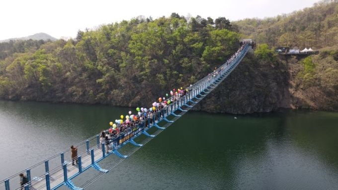 Meer 309 Suspension Bridge in Jincheon-gun, North Chungcheong Province (Jincheon-gun Office)