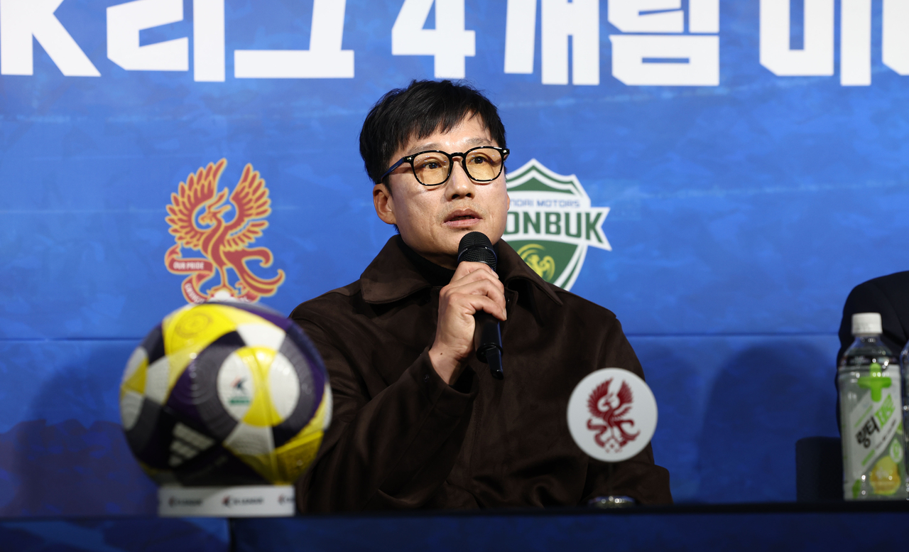 이정효 광주FC 감독이 5일 서울 종로구 축구회관에서 열린 2024-25 아시아축구연맹 챔피언스리그(ACL) 참가 K리그 4개팀 미디어데이에서 각오를 밝히고 있다. <연합뉴스>