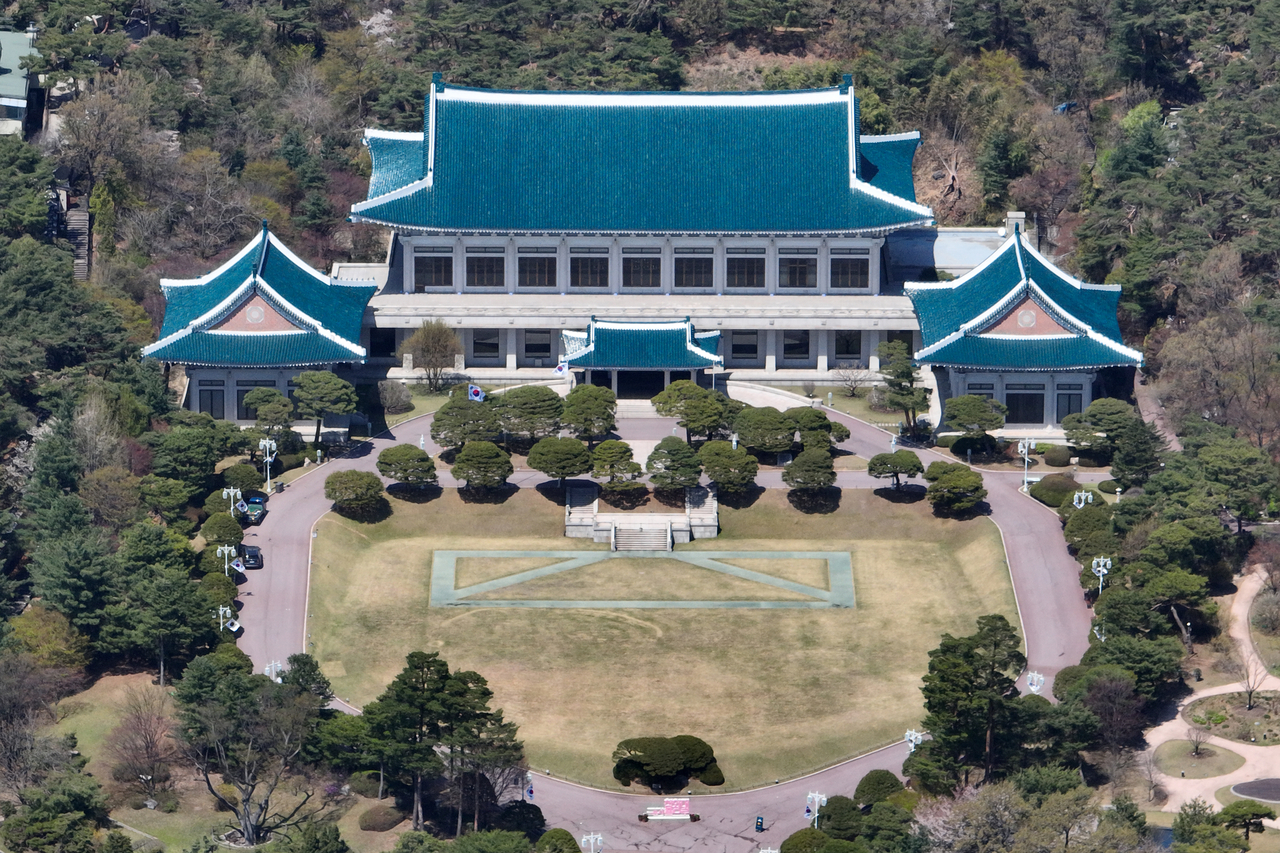 This photo provides a bird's eye view of Cheong Wa Dae, formerly used as the presidential compound, on April. 15. (Yonhap)