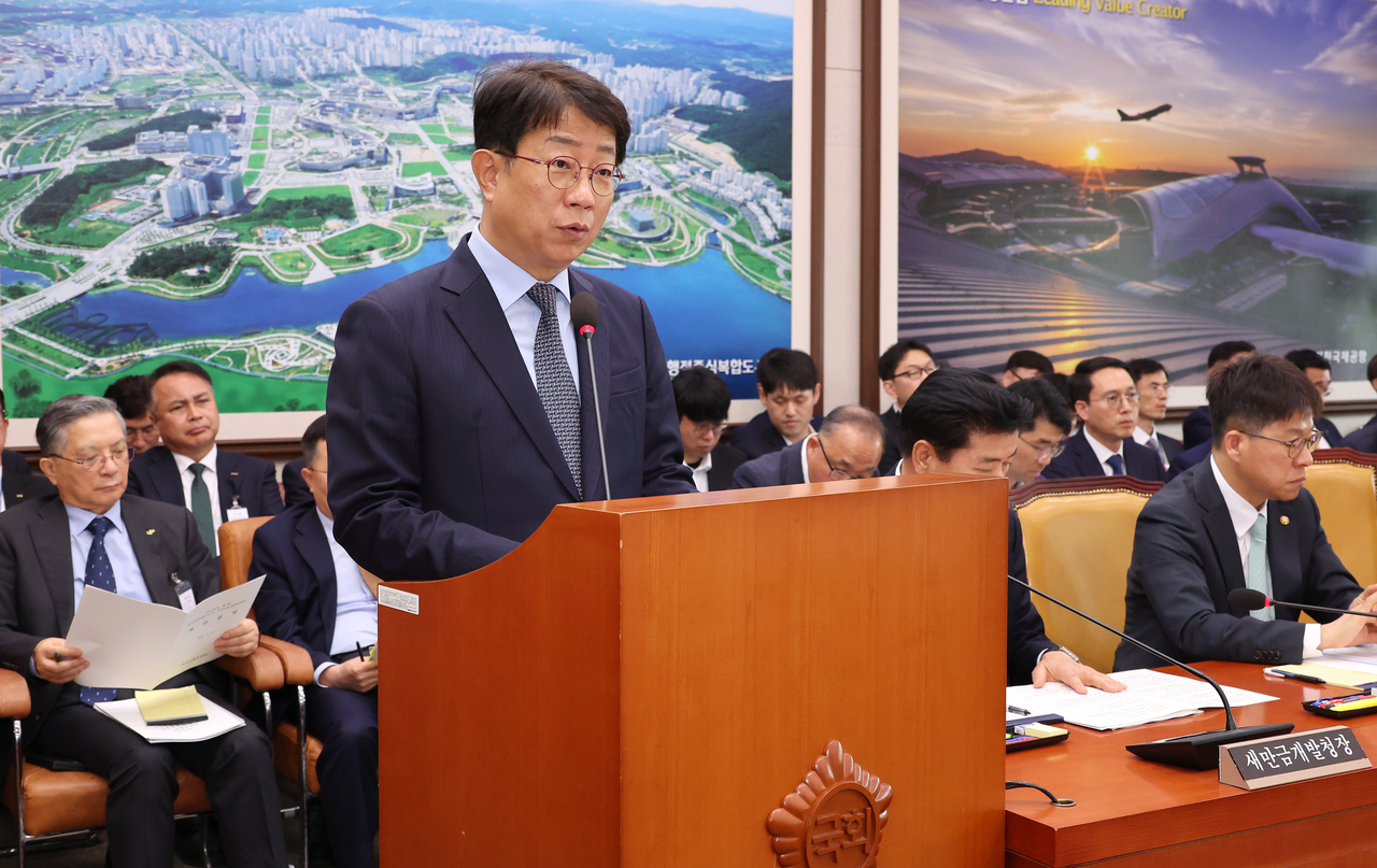 박상우 국토교통부 장관이 23일 서울 여의도 국회에서 열린 국토교통위원회 전체회의에서 25년도 추가경정예산안 제안설명과 신안산선 터널 붕괴 사고 및 인천국제공항공사 제2터미널 확장공사 대금 지급과 관련해 현안 보고를 하고 있다. [연합]