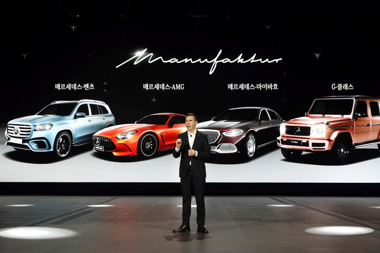 Mercedes-Benz Korea CEO Mathias Vaitl presents the carmaker's flagship “Manufaktur” customization program at the 2025 Seoul Mobility Show in April. (Mercedes-Benz Korea)