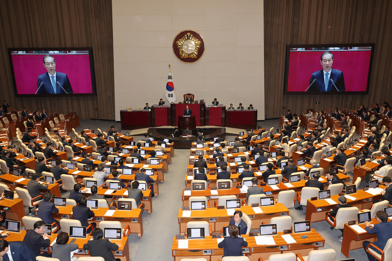 한덕수 대통령 권한대행 국무총리가 24일 국회 본회의에서 추가경정예산안 시정연설을 하고 있다. 이상섭 기자