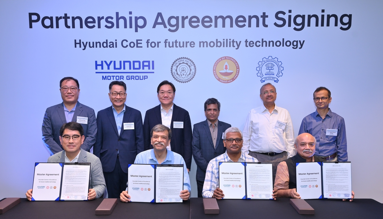 Representatives of the South Korean automotive group and the Indian Institute of Technology Delhi at a partnership agreement signing ceremony held in Delhi on Wednesday. (Hyundai Motor Group)