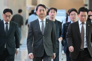 Reciprocal tariffs removal, auto barriers top agenda at Korea-US talks: Ahn