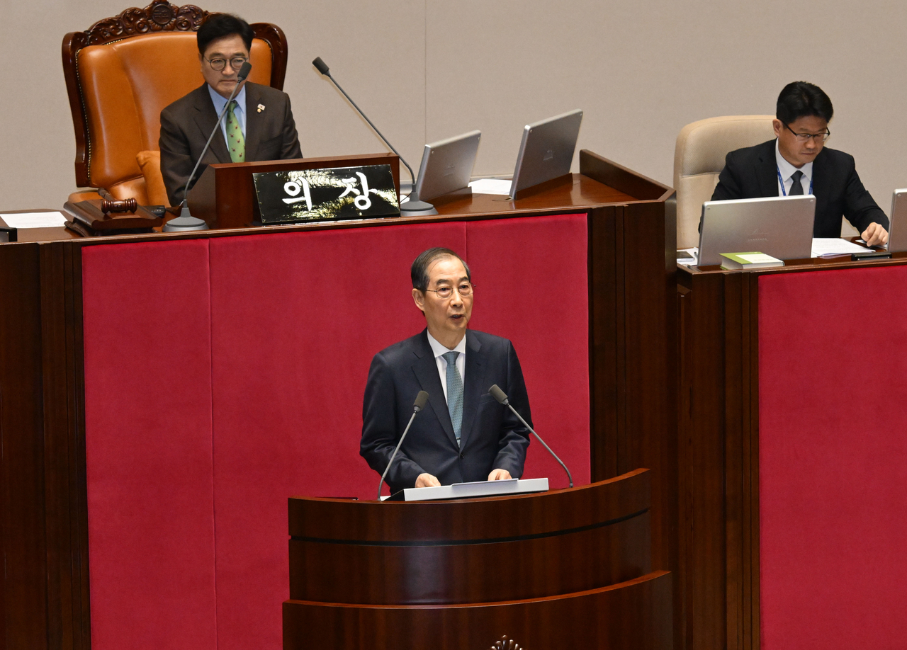 한덕수 대통령 권한대행 국무총리가 24일 서울 여의도 국회 본회의장에서 추가경정예산안 시정연설을 하고 있다. 이상섭 기자