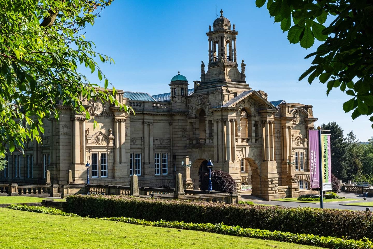 Cartwright Hall (Bradford District Museums and Galleries – Bradford Council)
