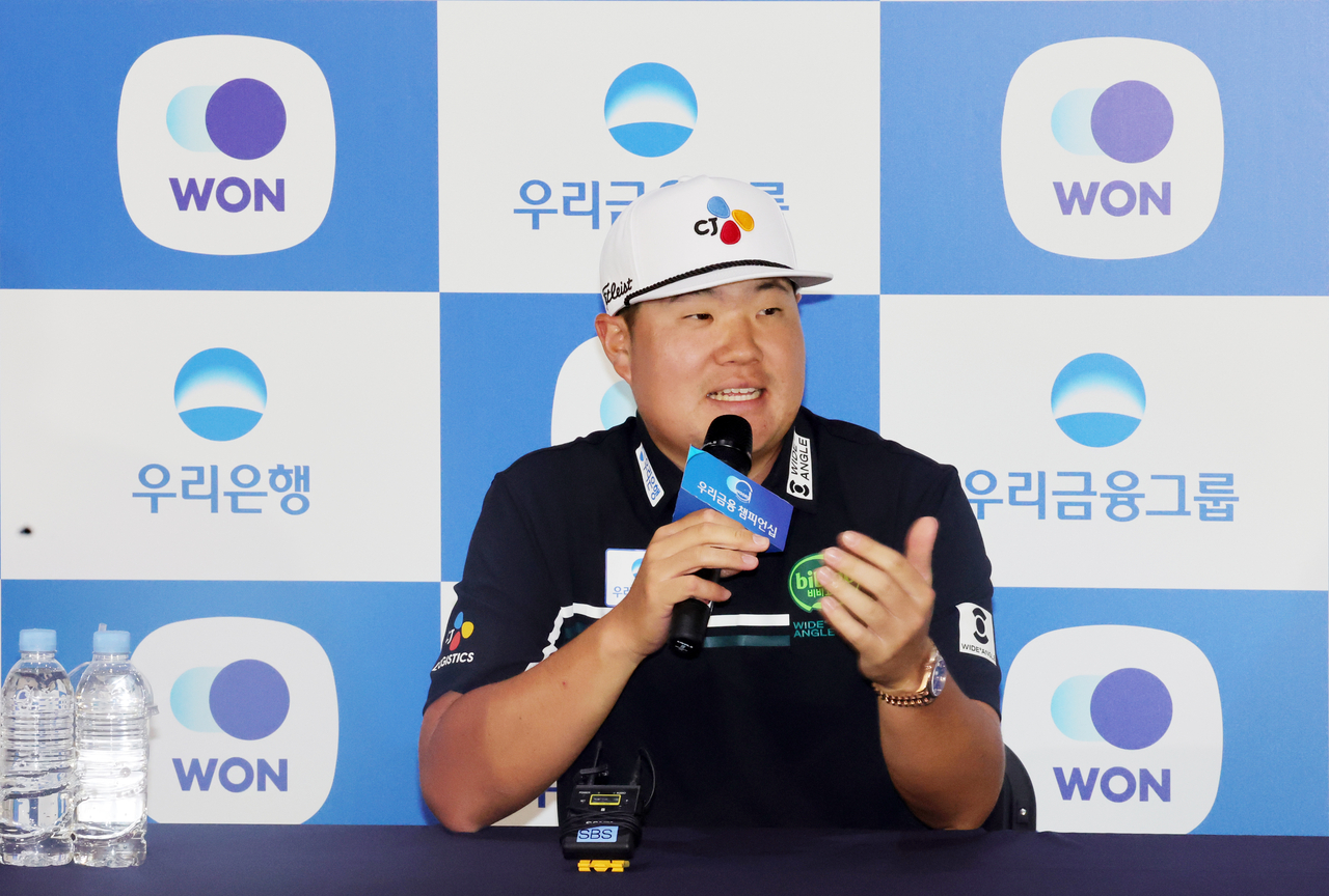 임성재가 지난 23일 KPGA 우리금융 챔피언십 개막 전 기자회견에서 취재진 질문에 답변하고 있다.  [연합]