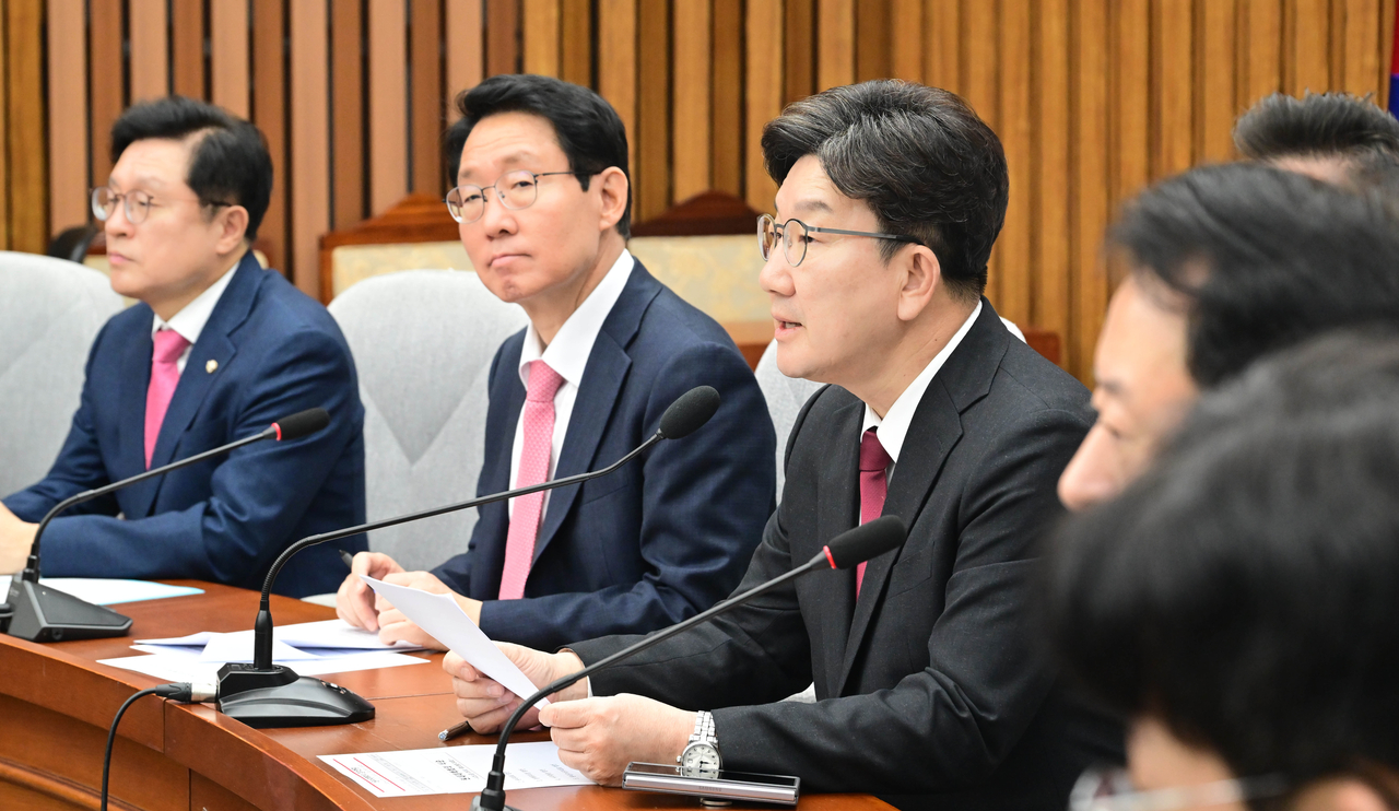 권성동 국민의힘 원내대표가 25일 오전 서울 여의도 국회에서 열린 원내대책회의에 참석해 모두발언하고 있다. 이상섭 기자