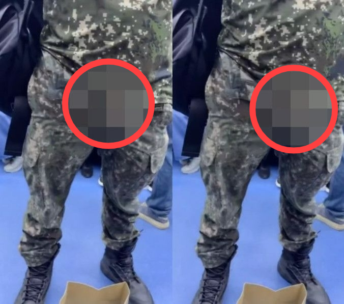 지난 19일 오후 서울지하철 신분당선 열차 안에서 군복을 입은 남성이 신체 주요 부위를 노출한 모습. 노출된 부위는 모자이크 처리. [X·옛 트위터]