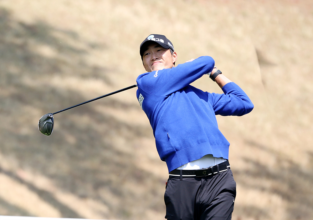 2라운드에 6타를 줄여 선두에 나선 박준홍. [사진=KPGA]