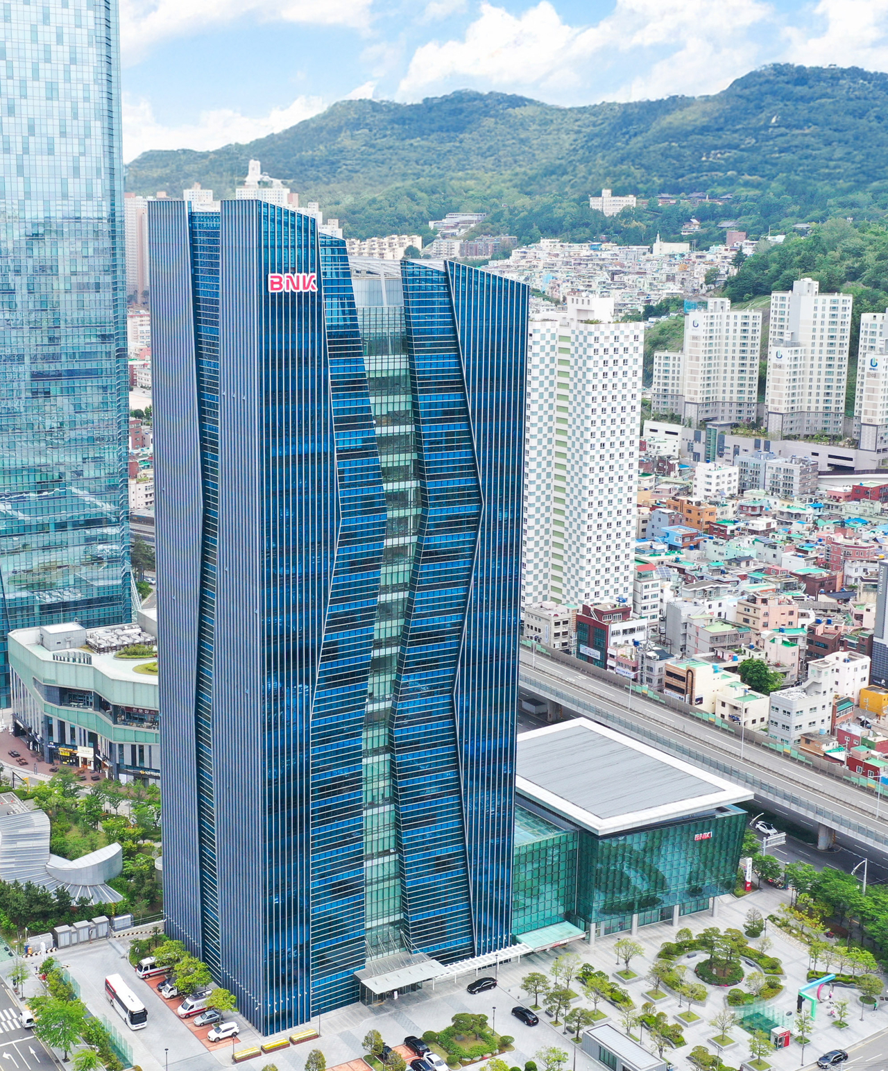 BNK금융그룹 본점. [BNK금융그룹 제공]