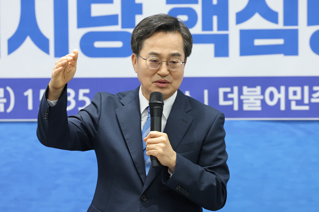 더불어민주당 김동연 대선 경선 후보가 24일 더불어민주당 광주시당에서 열린 당원 간담회에서 발언하고 있다. <연합뉴스>