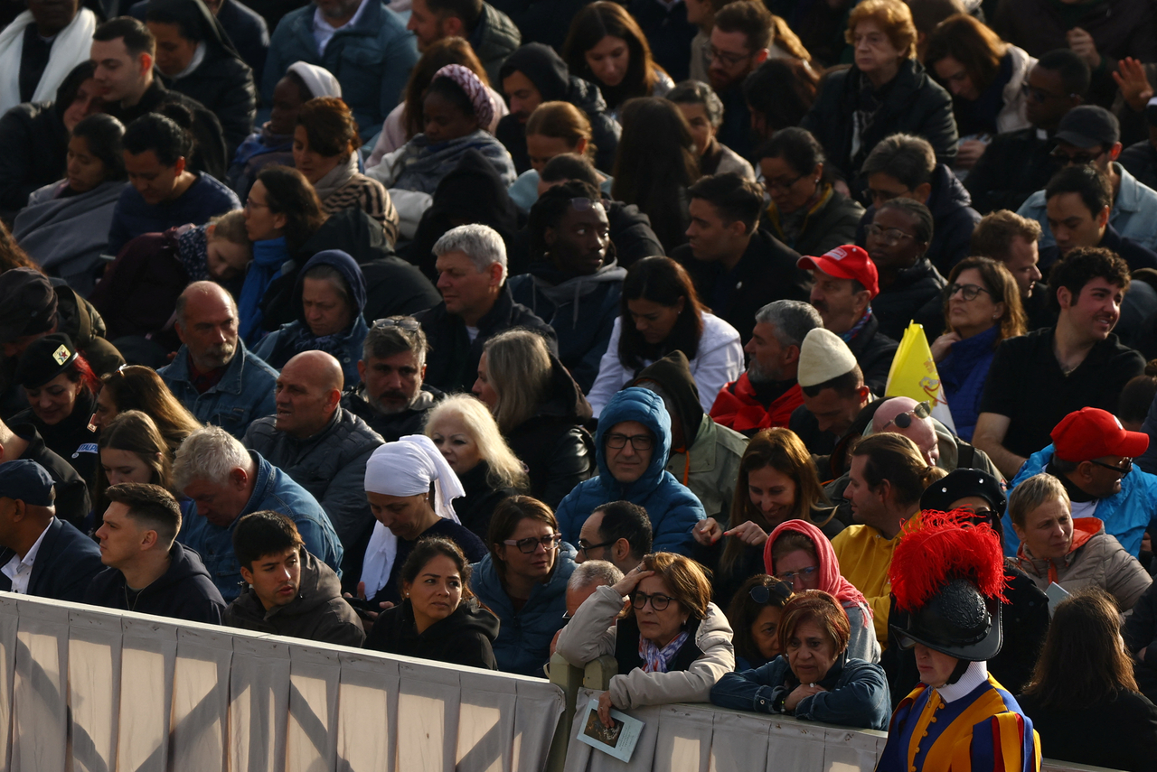People wait for the start of the funeral Mass of Pope Francis, at Saint Peter's Square, at the Vatican on Saturday. (Reuters-Yonhap)