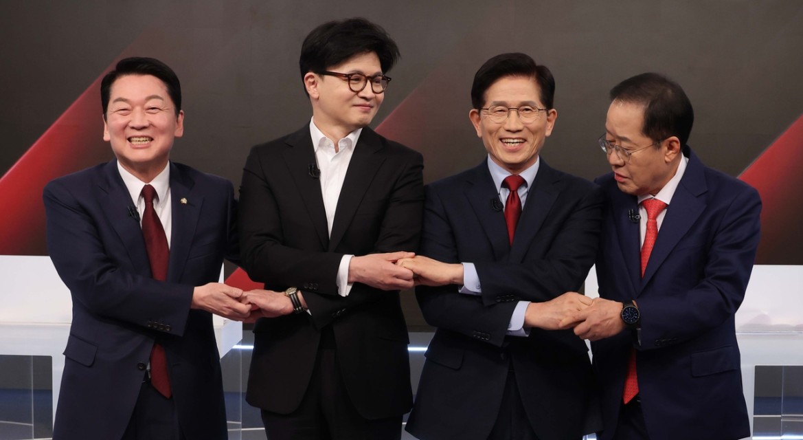 ‘탄핵 사과’ 묻자…김문수 “민주당 때문” 홍준표 “후보땐 검토”