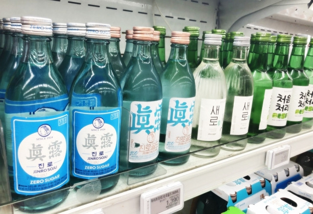 대형마트에 ‘제로슈거’ 소주 제품들이 진열돼 있다. 육성연 기자