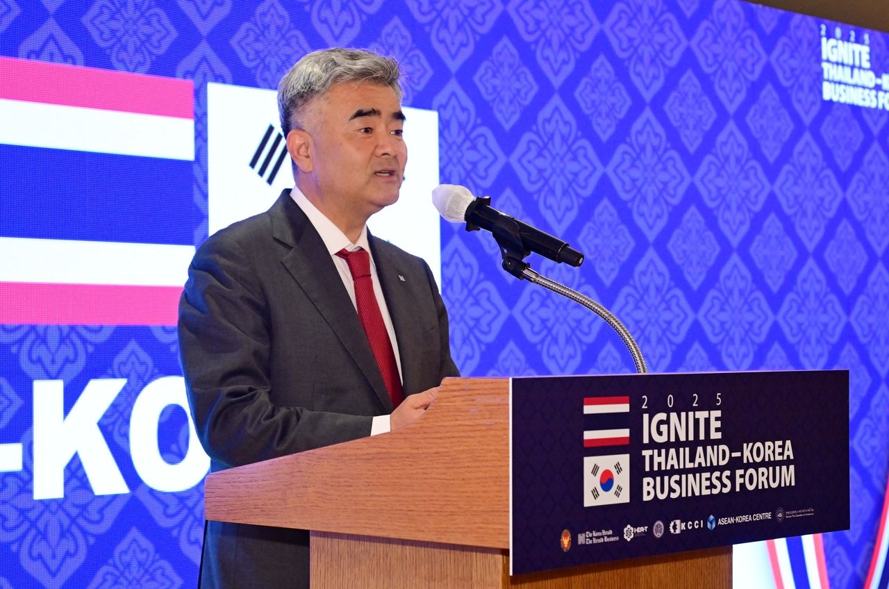 Jung Won-ju, chairman of Herald Group and Daewoo Engineering & Construction, speaks at an official dining session during the Ignite Thailand-Korea Business Forum held at Lotte Hotel Seoul on Wednesday. (Lee Sang-sub/The Korea Herald)