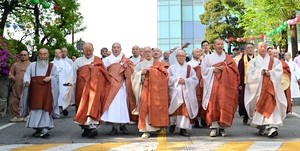 ‘부처님의 자비 , 모두의 축제…’[이상섭의 포토가게]