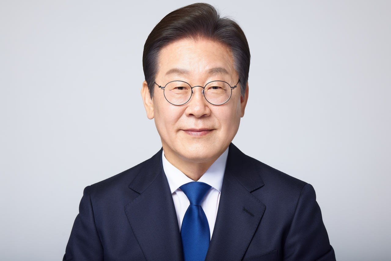 Official portrait of the Democratic Party of Korea's 2025 presidential nominee, Rep. Lee Jae-myung. (Lee Jae-myung campaign)