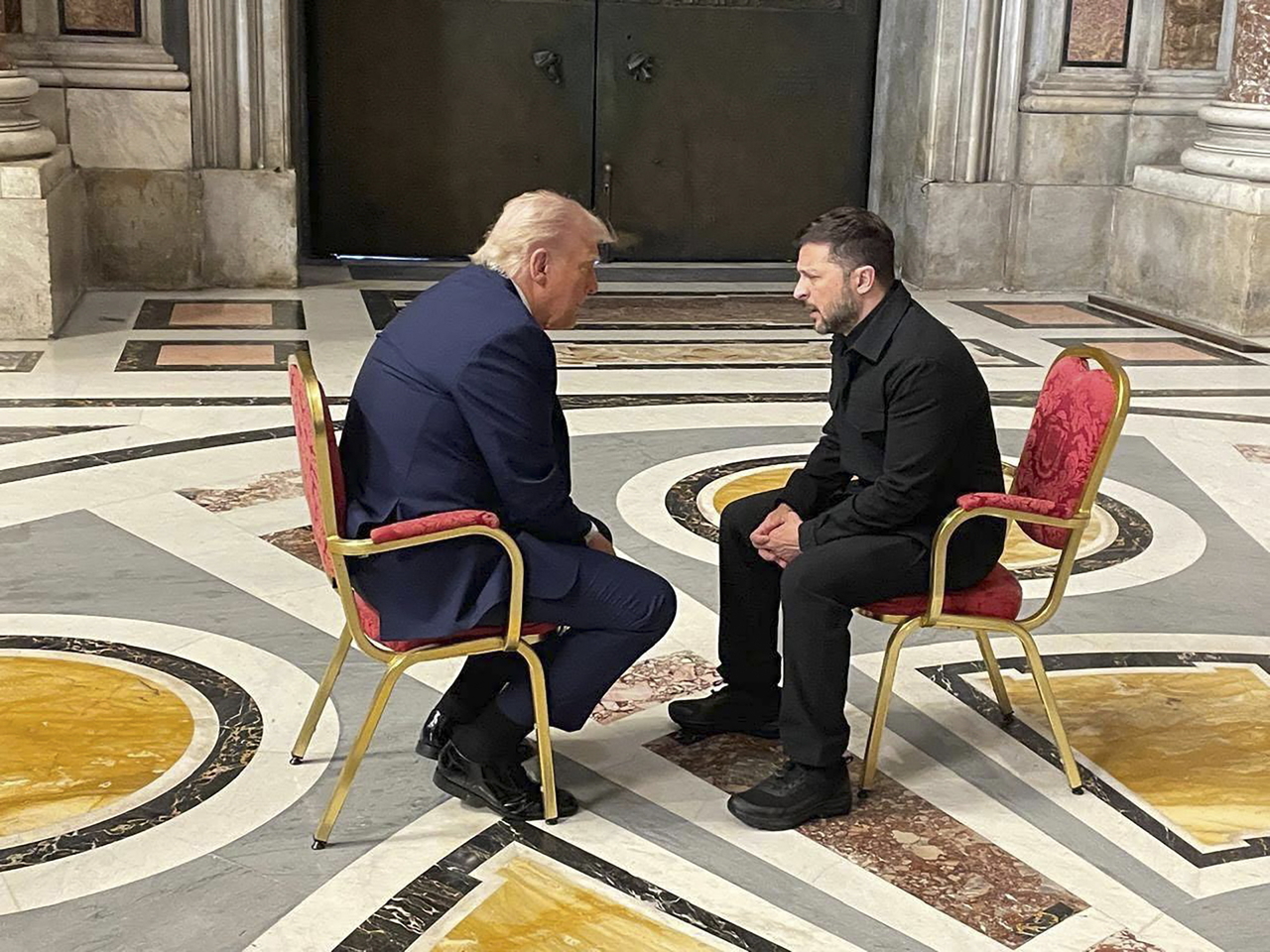 A handout picture made available by the Ukraine Foreign Affairs Ministry shows Ukrainian President Volodymyr Zelenskyy (right) meeting with US President Donald Trump in St. Peter's Square in Vatican City, Saturday.   EPA-Yonhap