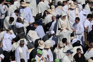 Crowds flock to Pope Francis tomb, as eyes turn to conclave