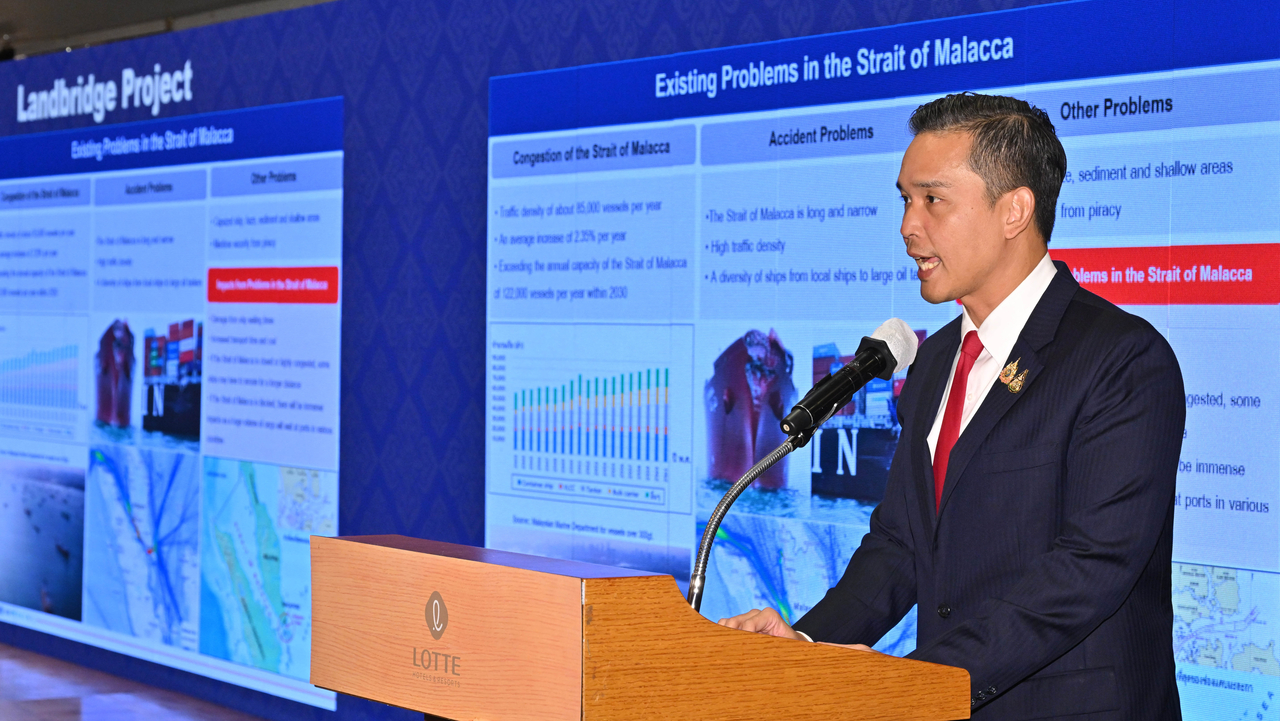 Suksit Srichomkwan, deputy secretary-general to the Thai prime minister, introduces the Land Bridge project at the Ignite Thailand-Korea Business Forum held at Lotte Hotel Seoul on Tuesday. (Im Se-jun/The Korea Herald)