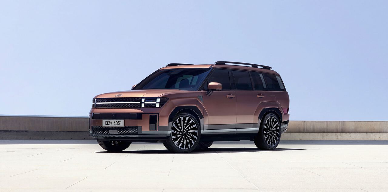 Hyundai Motor Company Santa Fe Hybrid SUV (Hyundai Motor Company)