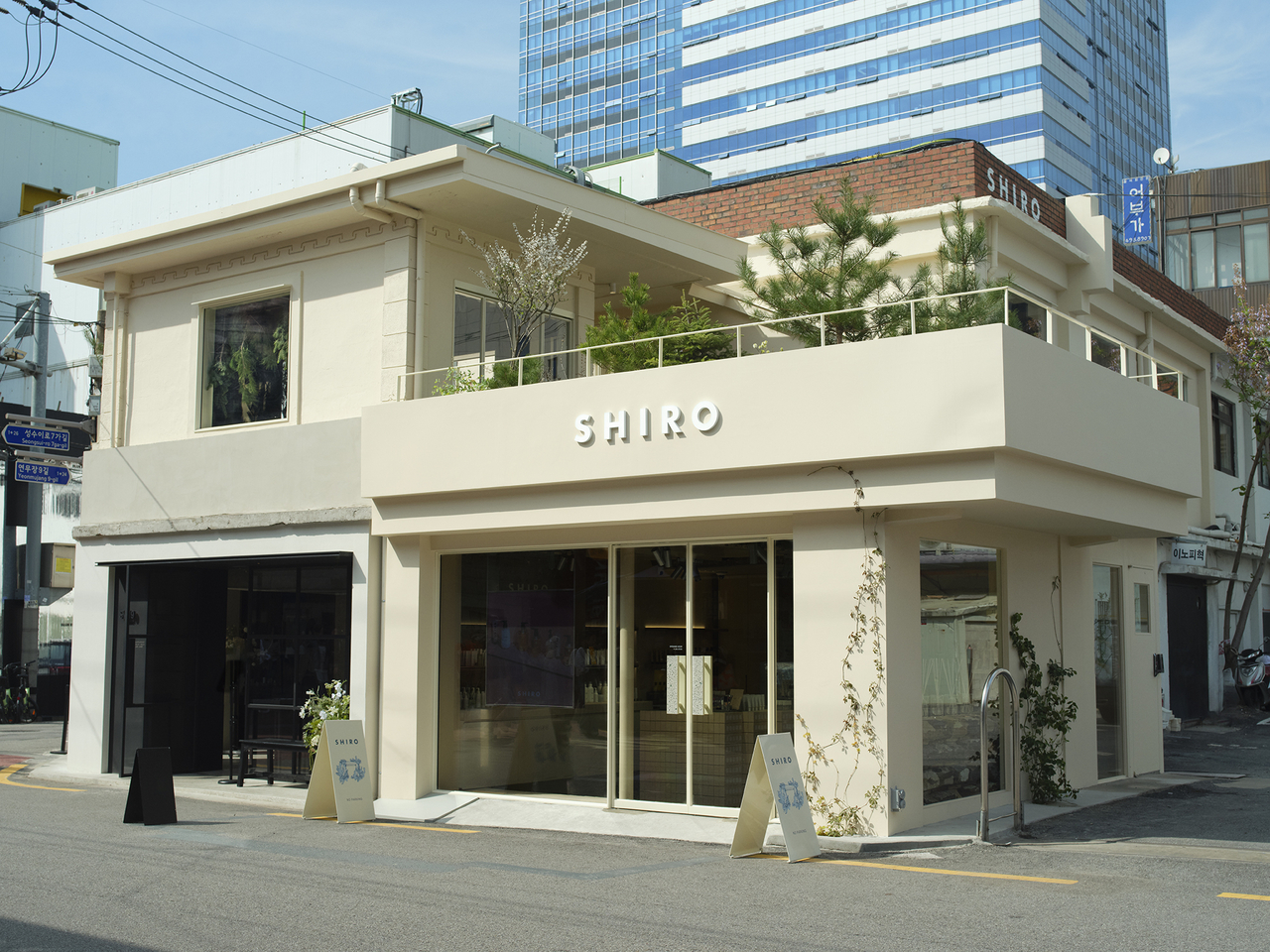 시로(SHIRO)의 한국 플래그십 스토어 ‘시로 성수’모습. 강승연 기자