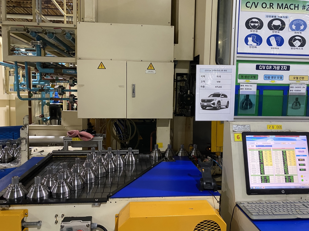 Parts for halfshafts for Volkswagen's Atlas are manufactured in Hansae Mobility's Daegu plant on Wednesday. (Lim Jae-seong/The Korea Herald)