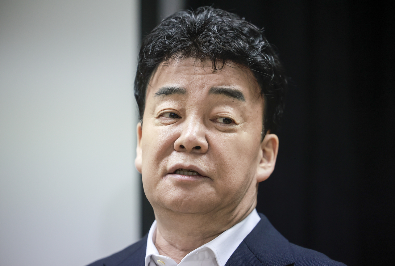 Paik Jong-won speaks at Theborn Korea's shareholders meeting on March 28, in Seocho-gu, Seoul. (Newsis)