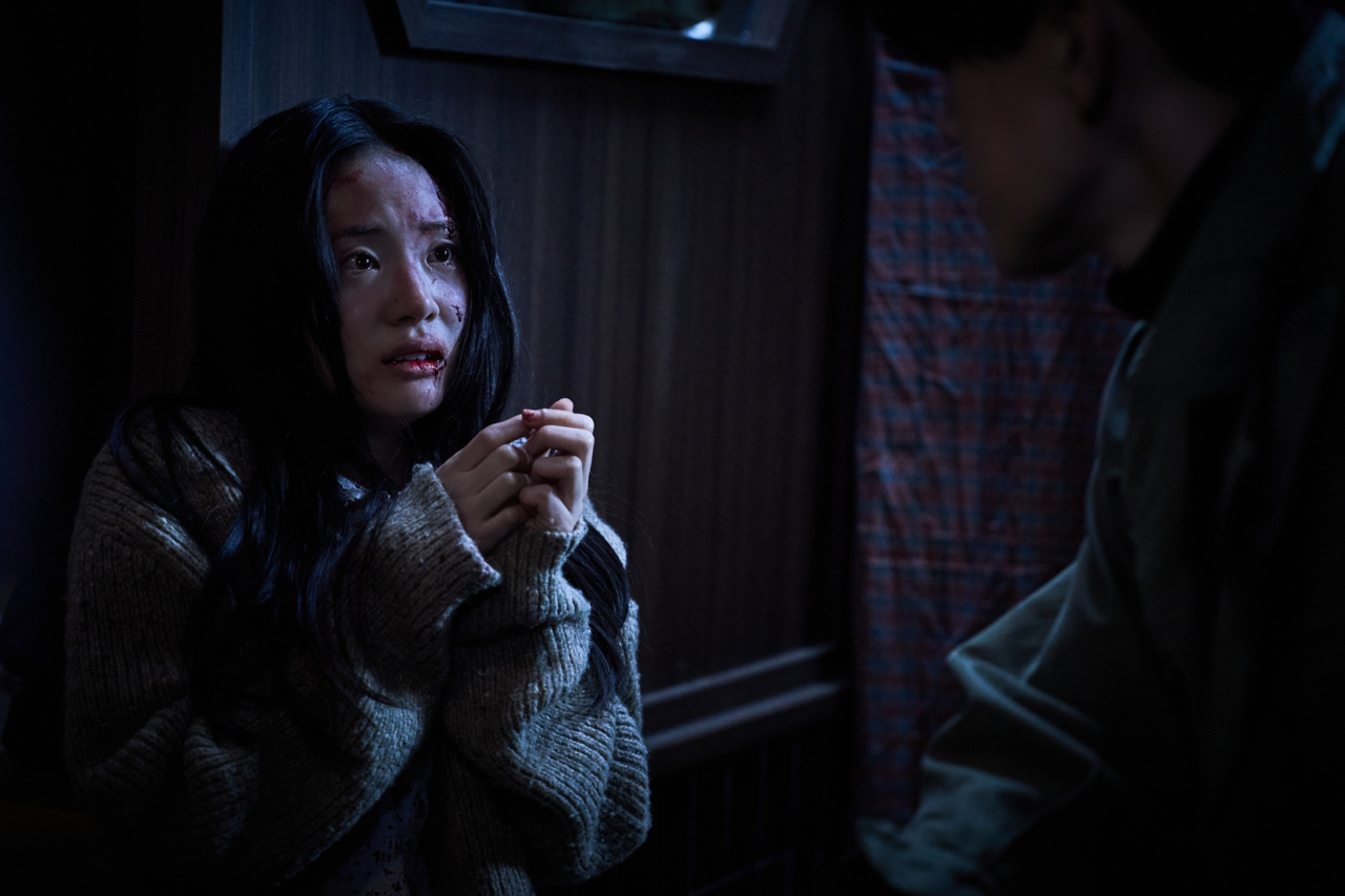 영화 ‘파과’에서 어린시절 ‘조각’(당시 예명은 ‘손톱’)으로 나오는 배우 신시아/NEW 제공