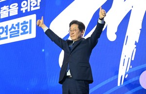 Lee Jae-myung leads with 48.5%: Poll