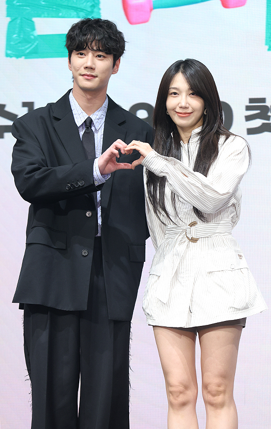 이준영, 정은지/사진=민선유기자