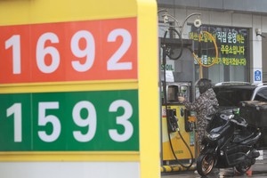 Govt. asks oil industry to refrain from price hikes ahead of tax adjustment