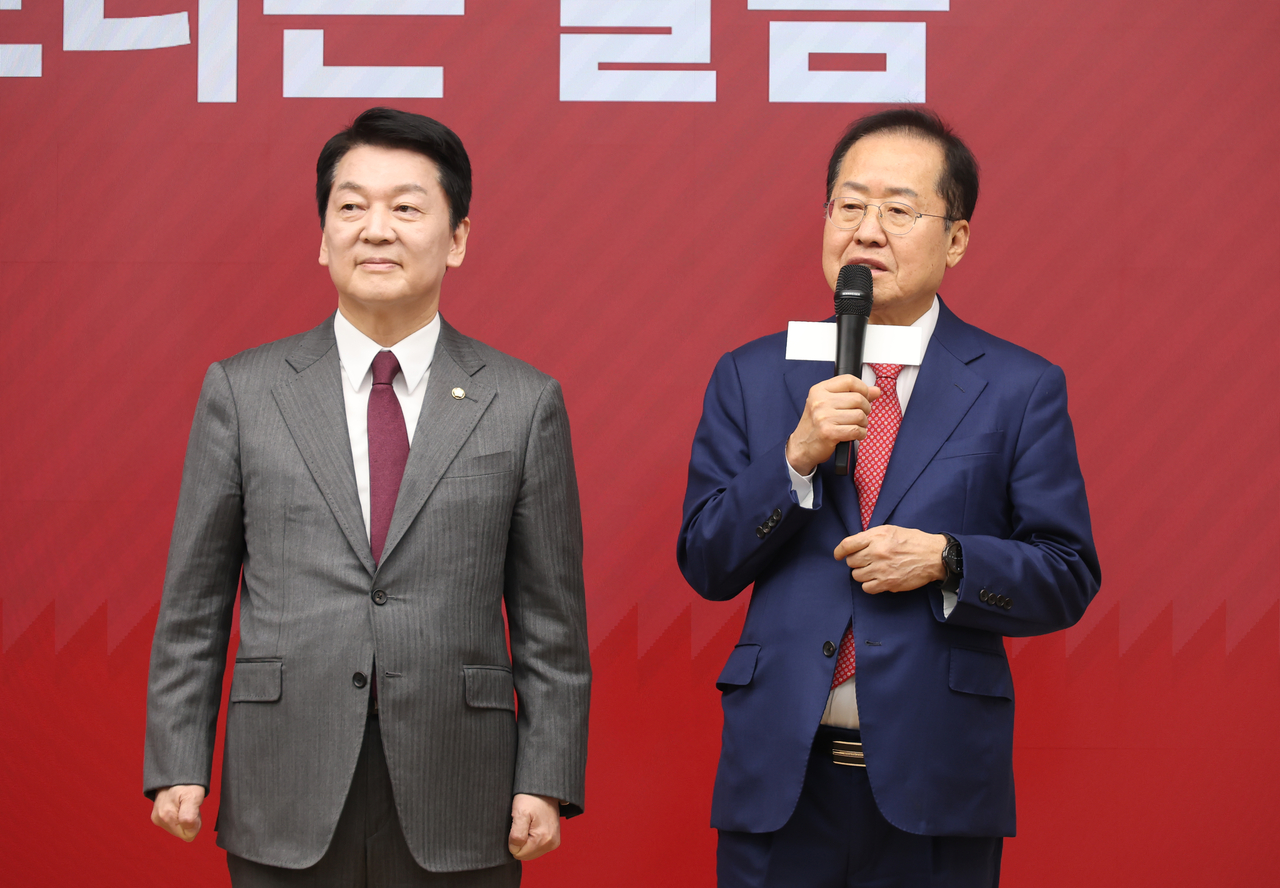 29일 서울 여의도 국민의힘 당사에서 열린 제21대 대통령 후보자 국민의힘 3차 경선 진출자 발표 행사에서 진출에 실패한 홍준표 후보가 소감을 밝히고 있다. 국회사진기자단