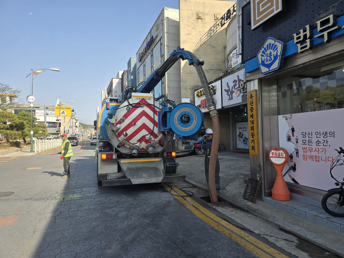 의성군이 우수기를 앞두고 하수도 준설사업을 추진한다 [의성군 제공]