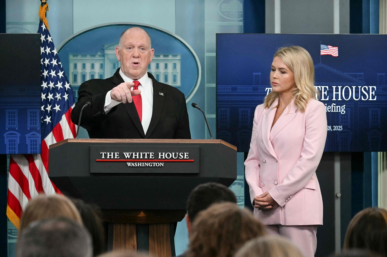 White House 'border czar' Tom Homan speak as White House Press Secretary Karoline Leavitt looks on in Washington, Monday. (AFP-Yonhap)