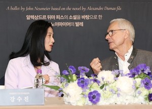 50년 전 ‘카멜리아 레이디’, “박물관에 박제된 작품 아닌 살아 숨 쉬는 존재”