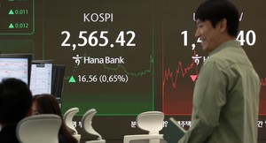 사흘 연속 오른 코스피, 2560대 고지 올랐다…기관 순매수 [투자360]