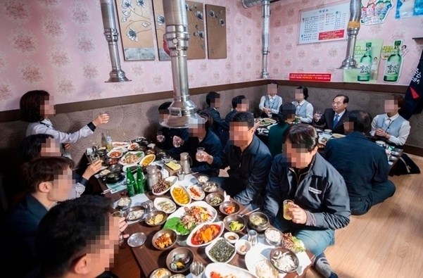 좌식 식당에서 진행 중인 회식 장면 예시. 사진은 기사와 무관함. [헤럴드DB]