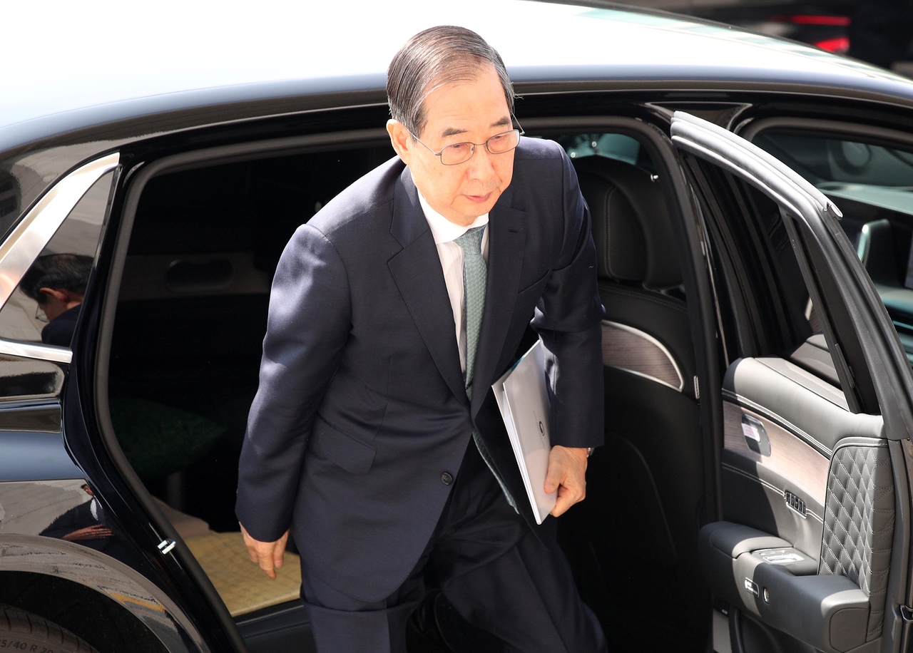 한덕수 대통령 권한대행 국무총리가 24일 2025년도 추가경정예산안 시정연설을 하기 위해 서울 여의도 국회에 도착하고 있다.이상섭 기자