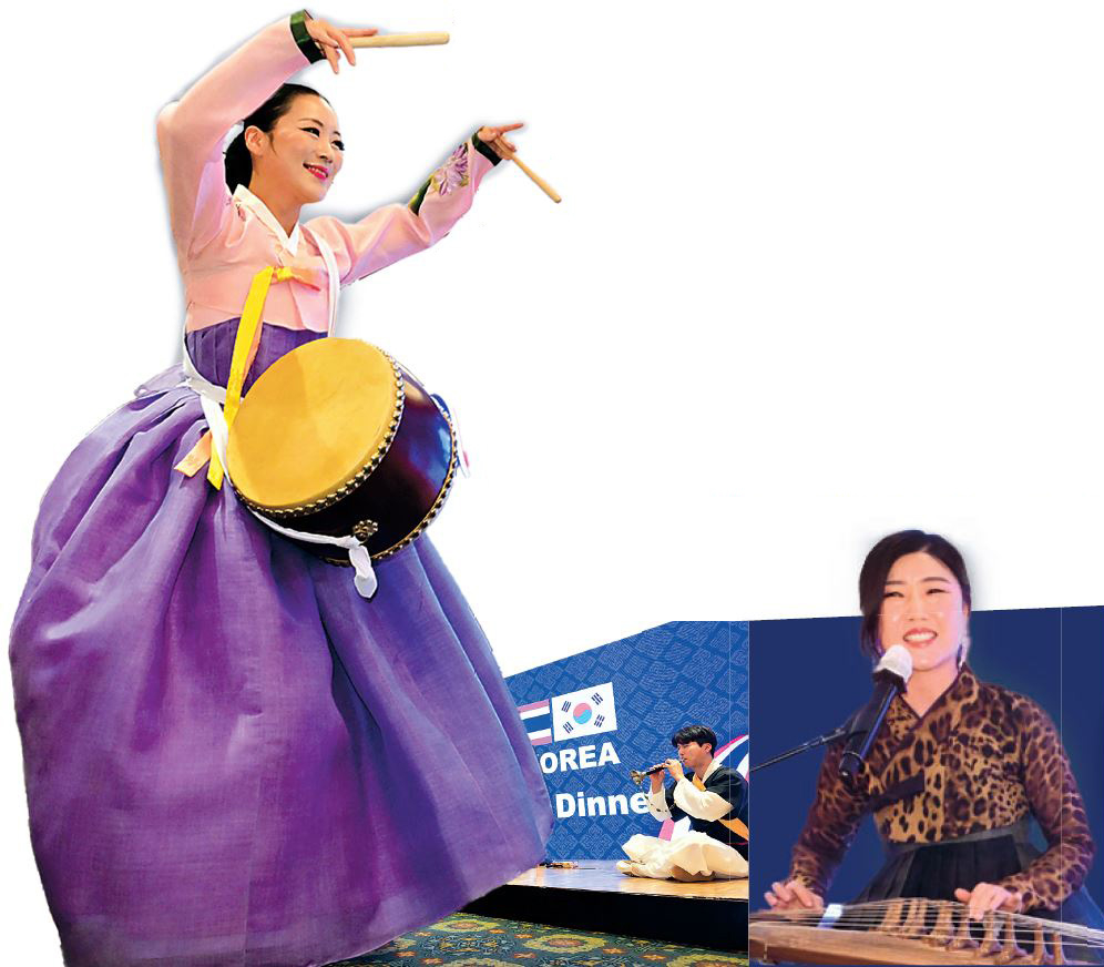 고효영(왼쪽) 무용가와 전해옥 가야금 병창이 ‘한·태 비즈니스 포럼’ 공식만찬에서 공연을 하고 있다. 이상섭 기자