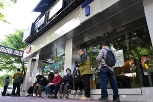 “SKT 탈출도 안 된다” 번호 이동 ‘먹통’에 이용자 분노…과기정통부, 칼 뺐다