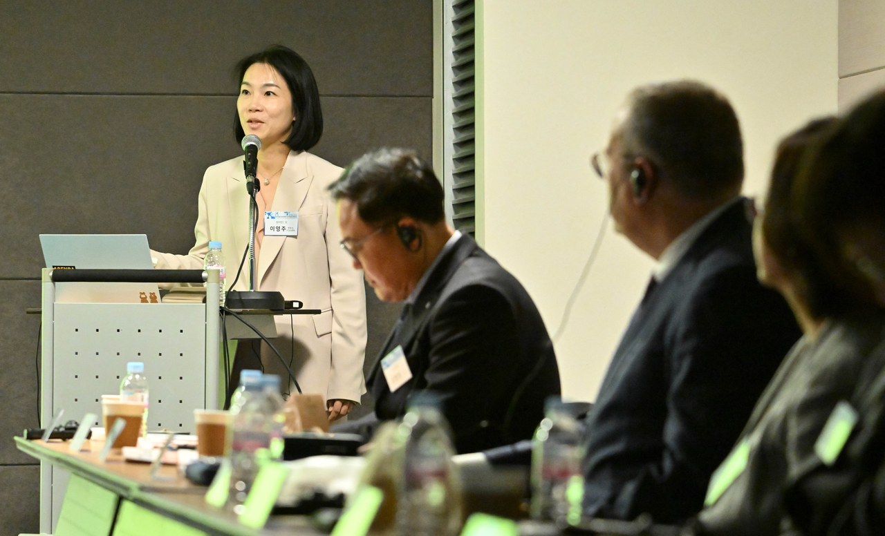 Lee Young-ju, a partner at the ESG Center of One Law Partners, delivers a presentation on non-tariff barriers in environmental regulations at the 2025 US Strategy Roundtable for Pharma and Biotech held at the Korea Chamber of Commerce and Industry on Tuesday. (Im Se-jun/The Korea Herald).