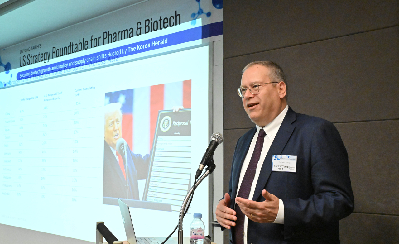 Kurt Tong, managing partner at The Asia Group delivers a presentation on the evolving global biopharmaceutical supply chain at the 2025 US Strategy Roundtable for Pharma and Biotech held at the Korea Chamber of Commerce and Industry on Tuesday. (Im Se-jun/The Korea Herald)