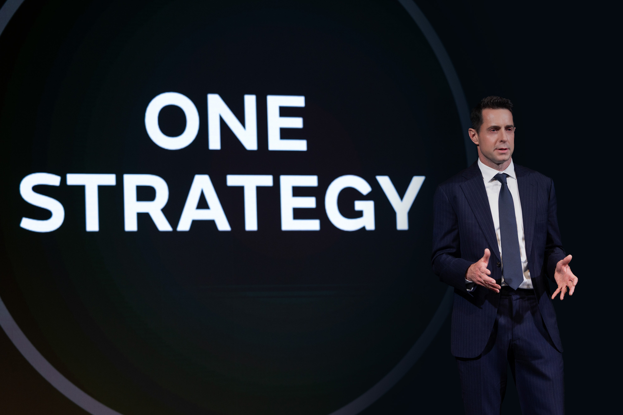 Robin Colgan, managing director of JLR Korea, explains the company's new customer care initiative, One Strategy, during a media conference on Wednesday in Seoul. (JLR Korea)