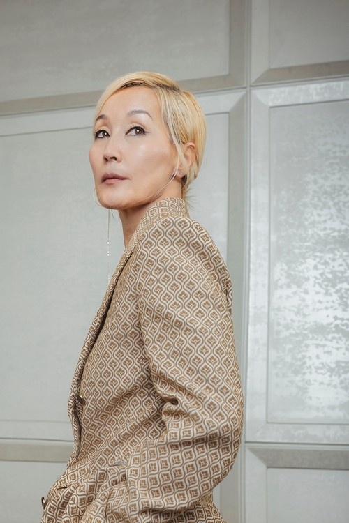 1981년 데뷔한 배우 이혜영(62)이 30일 개봉한 영화 ‘파과’에서 60대 레전드 킬러 ‘조각’으로 분한다. [NEW, 수필름 제공]