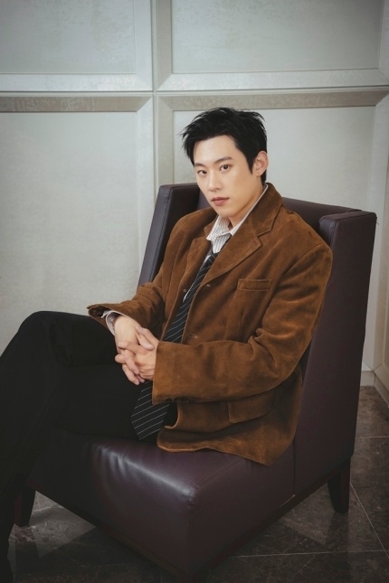 뮤지컬계 아이돌로 불리며 팬덤을 가진 김성철이 영화 엔딩곡도 직접 불렀다.