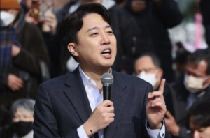 Policy Watch: Lee Jun-seok vows shorter military service for officers