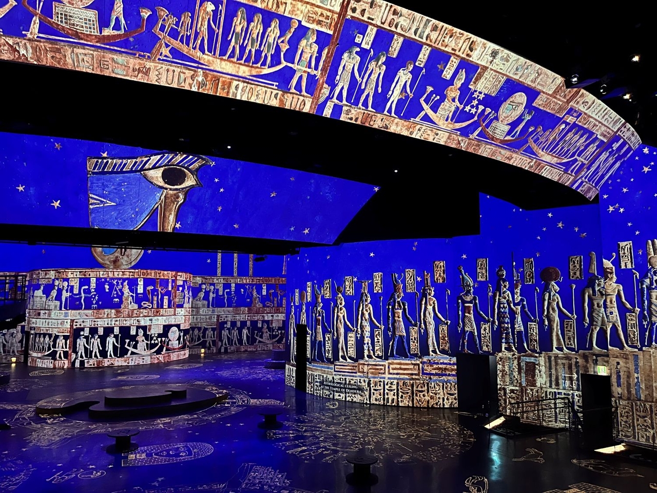 View of "Egyptian Pharaohs, From Cheops to Ramesses II" at the Theatre des Lumieres at the Walkerhill Hotel & Resort B1 (Courtesy of TMONET / Theatre des Lumieres)